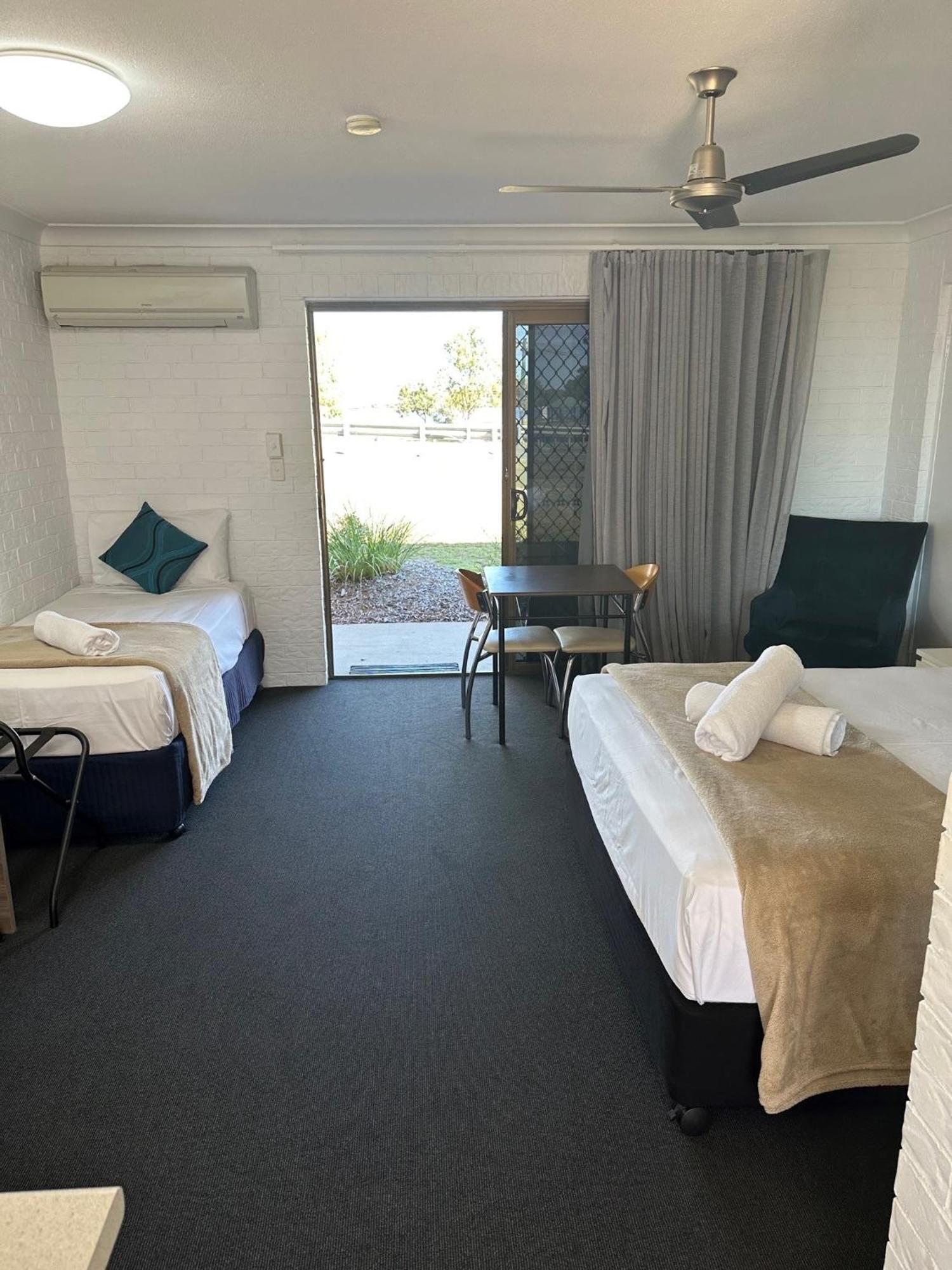 Bribie Waterways Motel Bongaree Екстер'єр фото