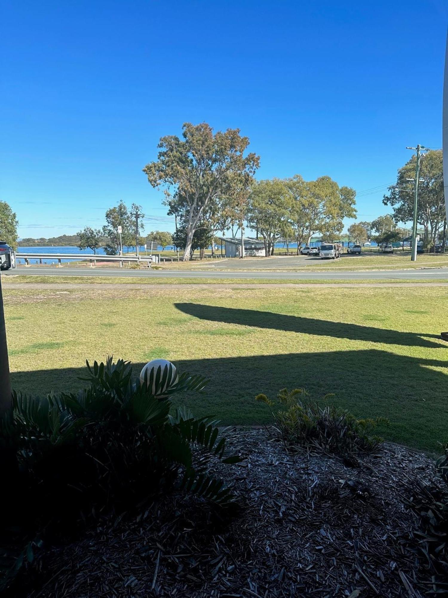 Bribie Waterways Motel Bongaree Екстер'єр фото