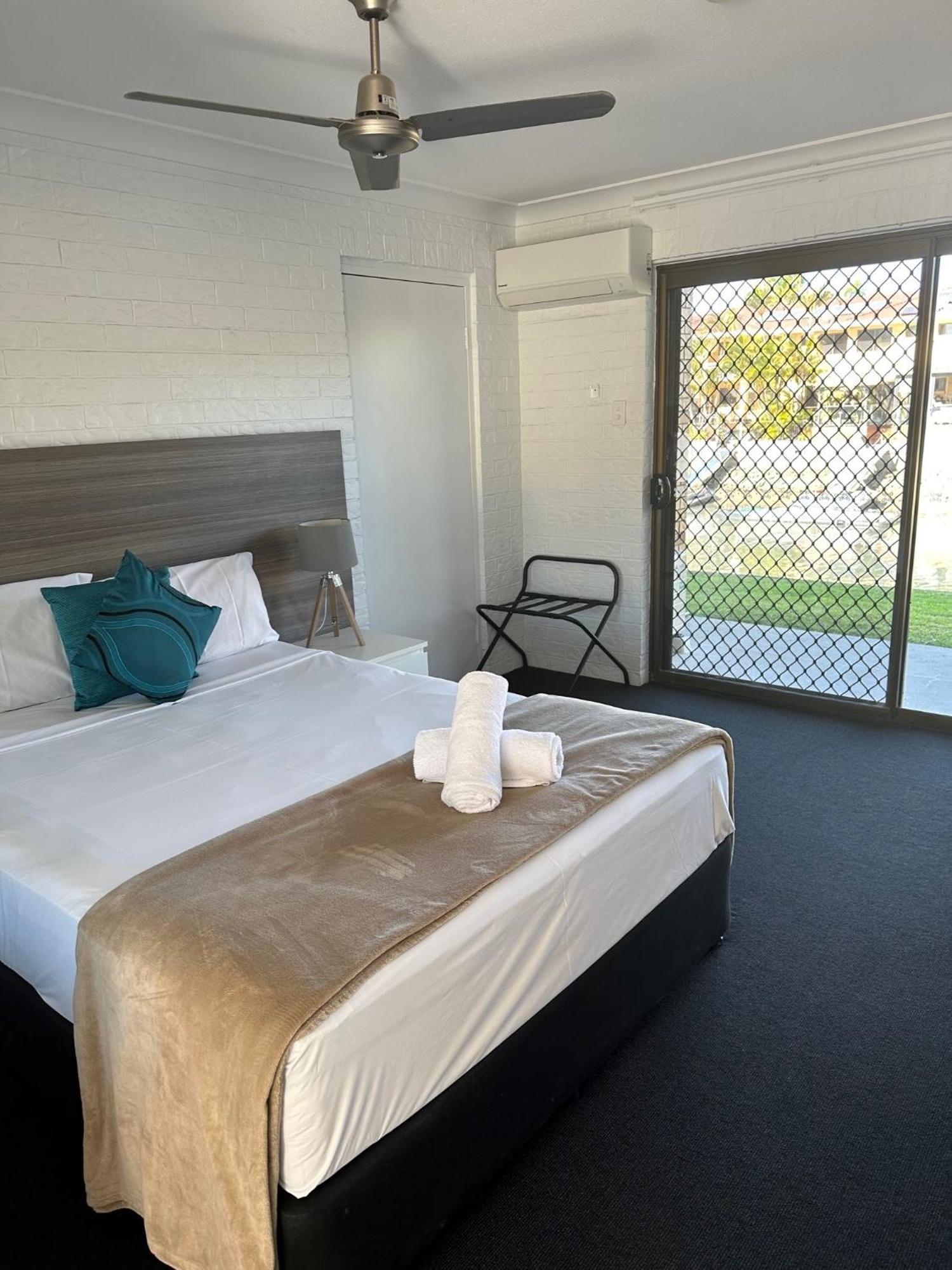 Bribie Waterways Motel Bongaree Екстер'єр фото