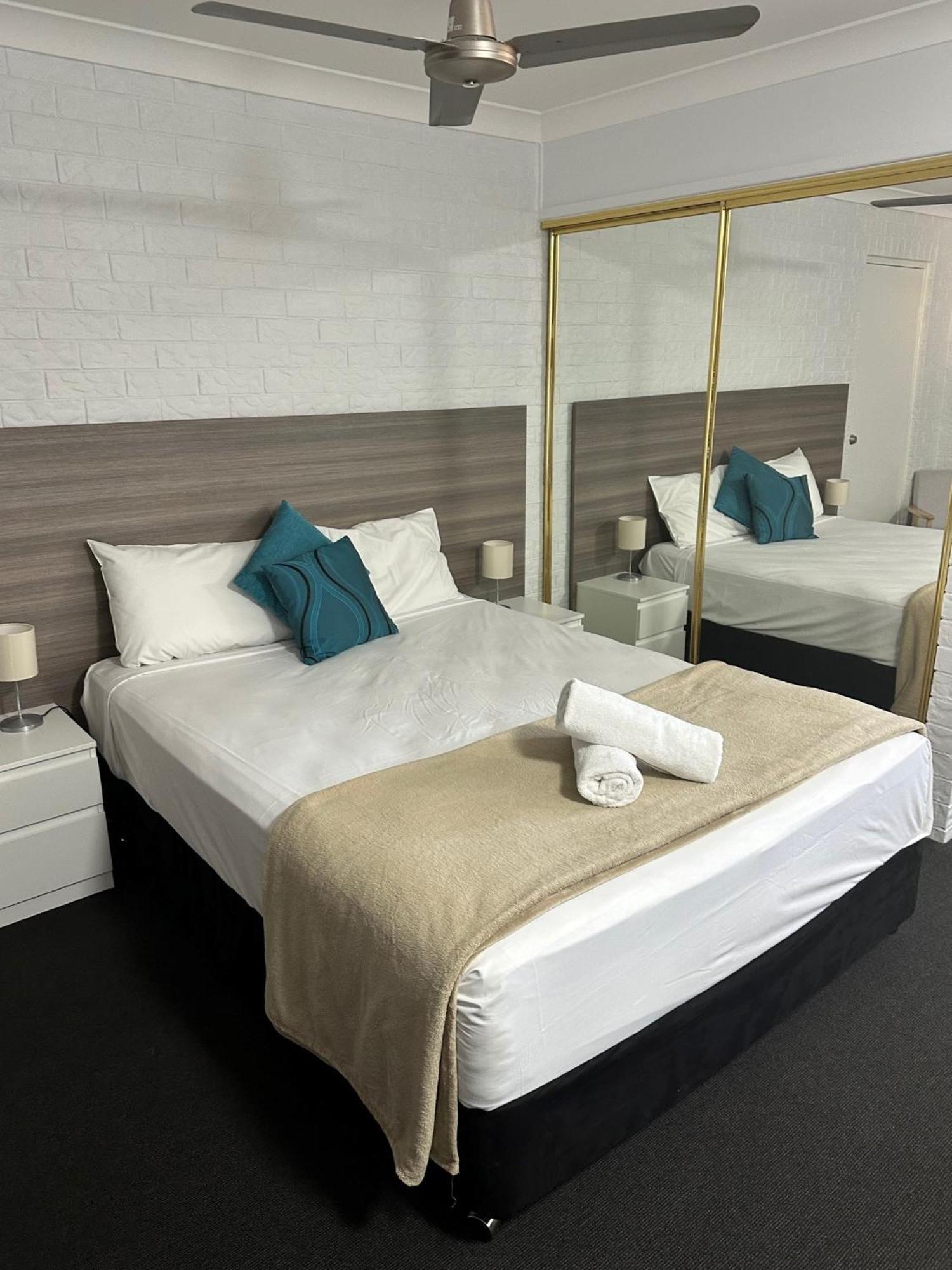 Bribie Waterways Motel Bongaree Екстер'єр фото