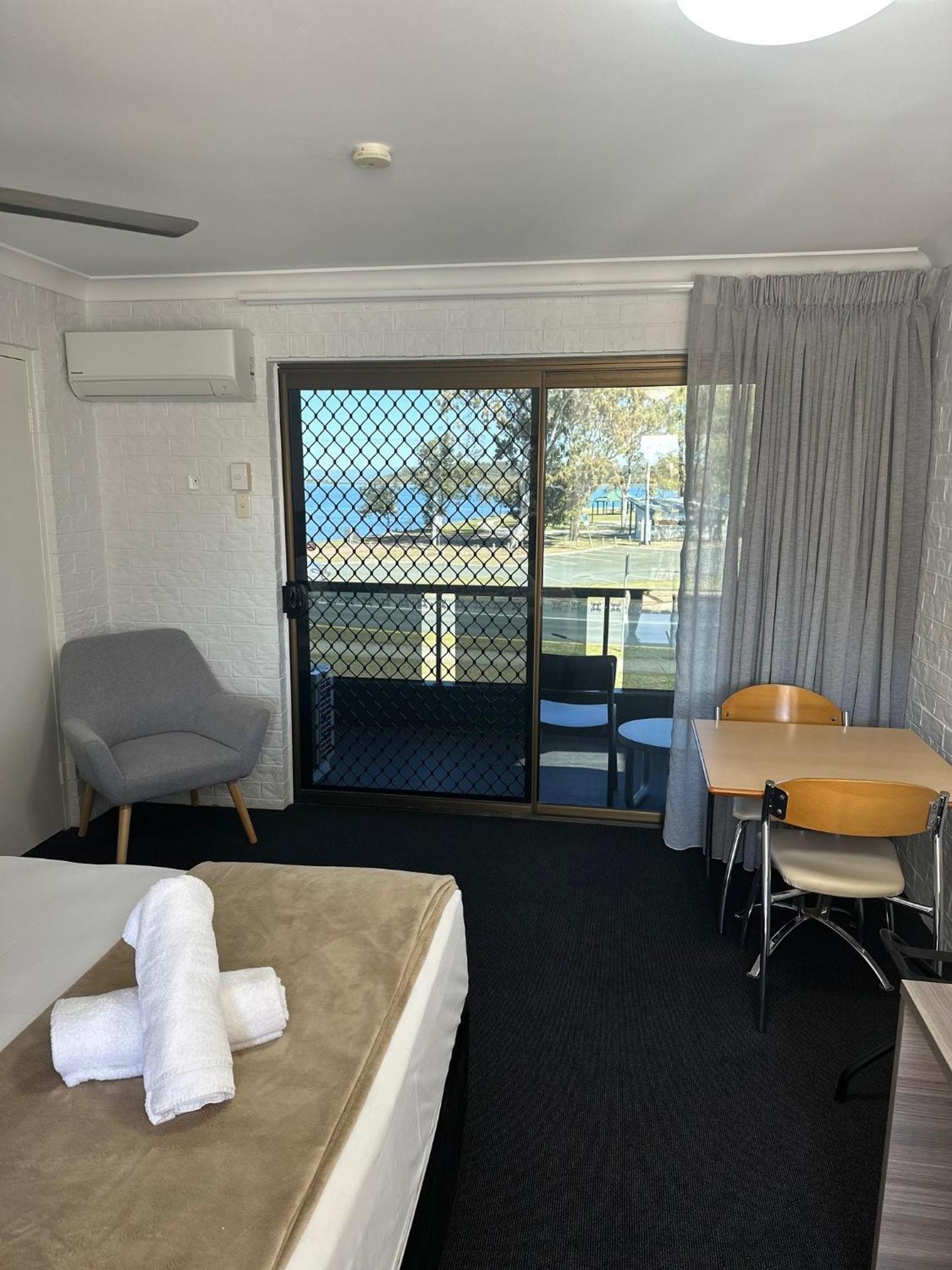 Bribie Waterways Motel Bongaree Екстер'єр фото