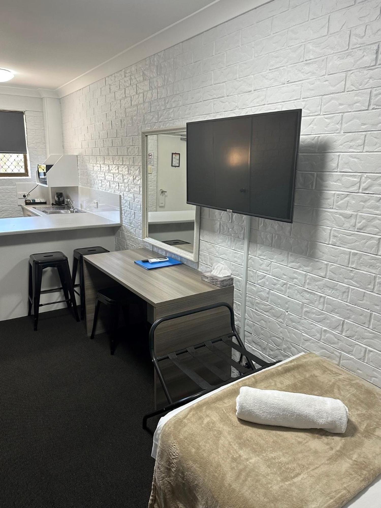 Bribie Waterways Motel Bongaree Екстер'єр фото