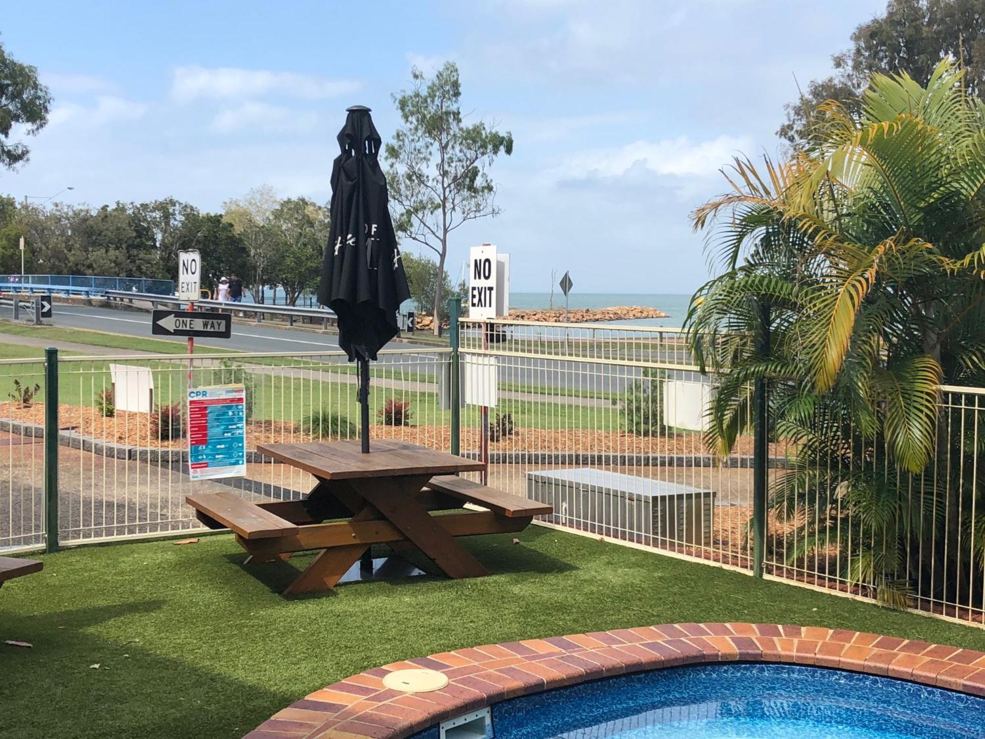 Bribie Waterways Motel Bongaree Екстер'єр фото