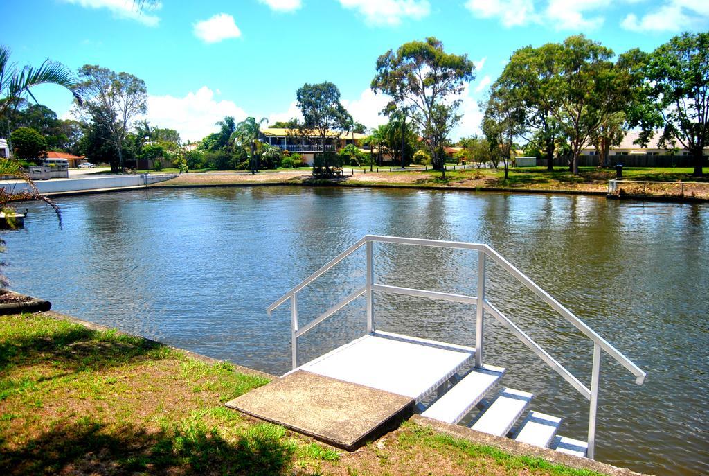 Bribie Waterways Motel Bongaree Екстер'єр фото