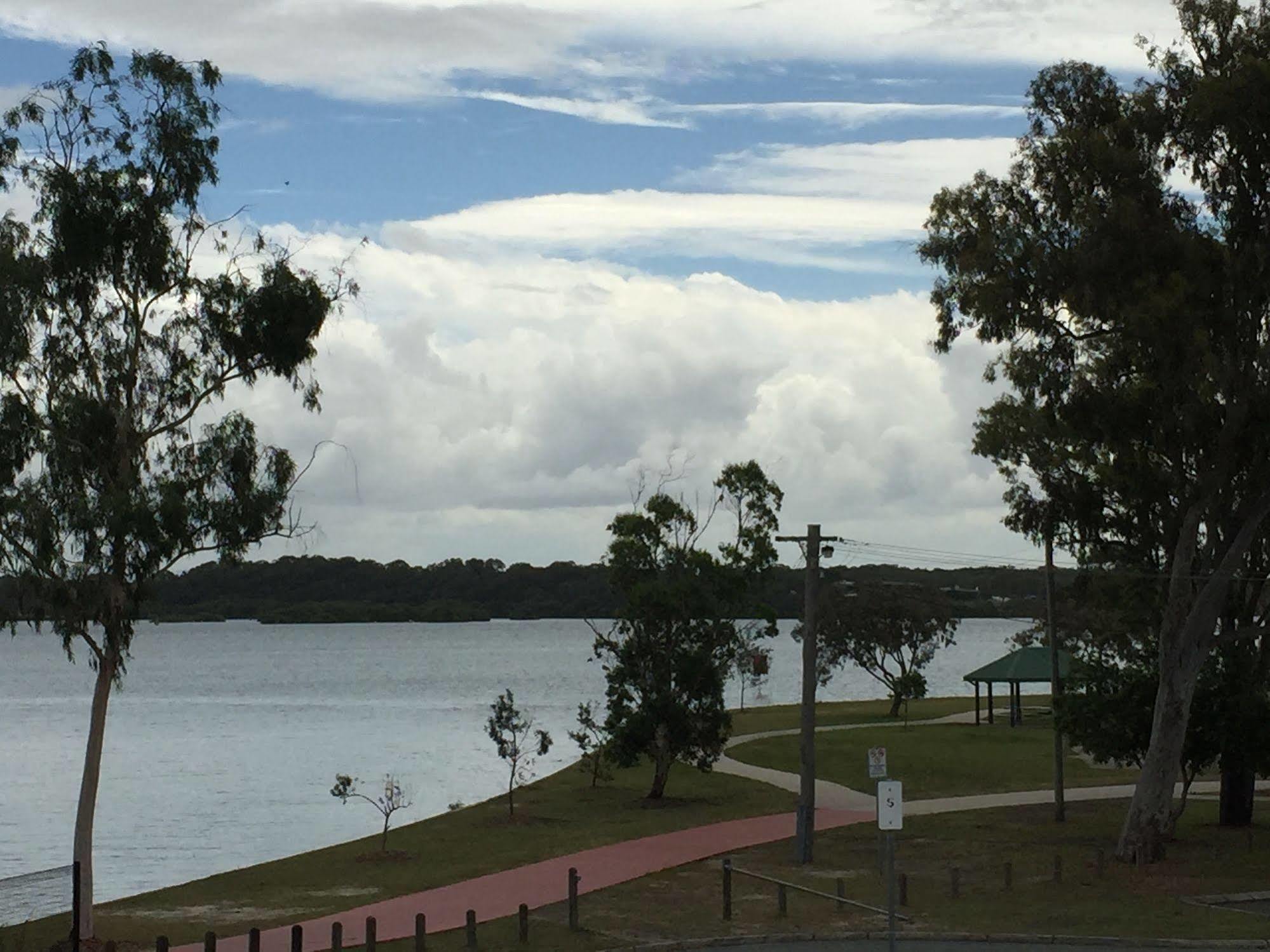 Bribie Waterways Motel Bongaree Екстер'єр фото
