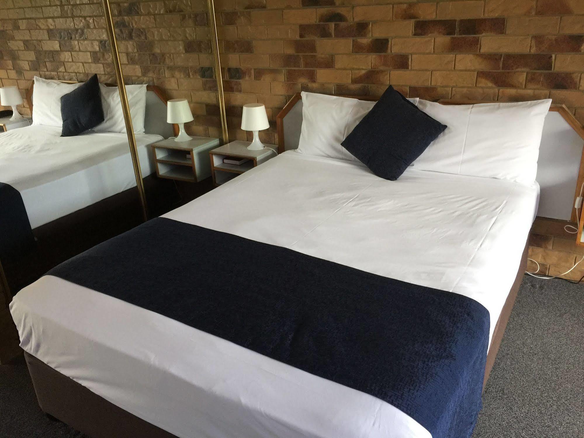 Bribie Waterways Motel Bongaree Екстер'єр фото