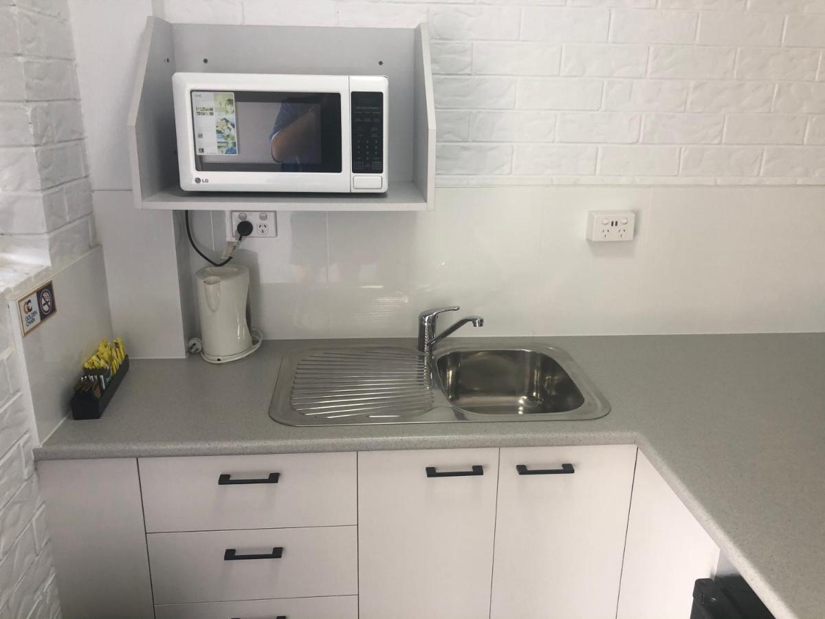 Bribie Waterways Motel Bongaree Екстер'єр фото