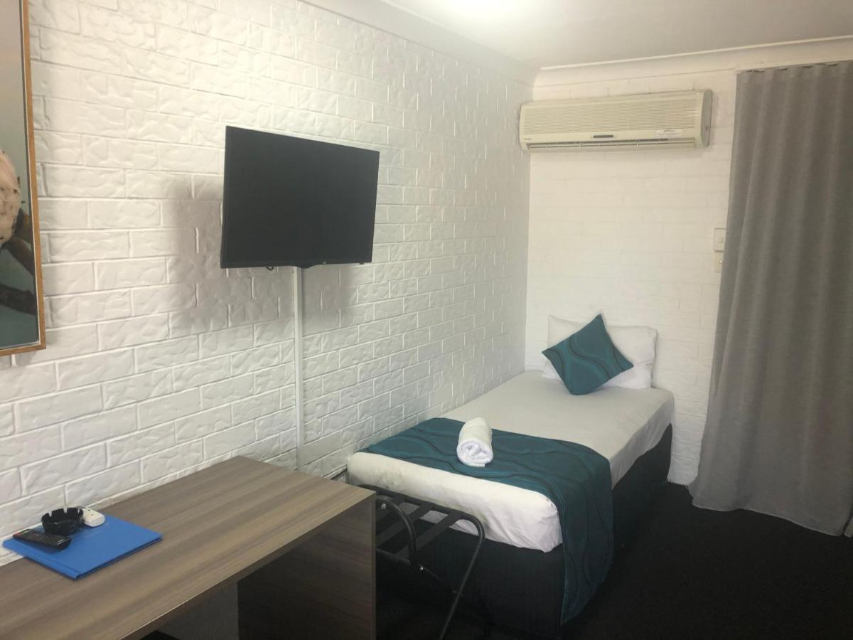 Bribie Waterways Motel Bongaree Екстер'єр фото