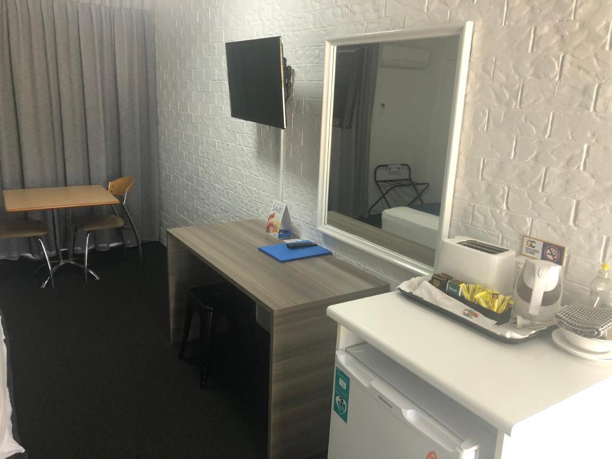 Bribie Waterways Motel Bongaree Екстер'єр фото