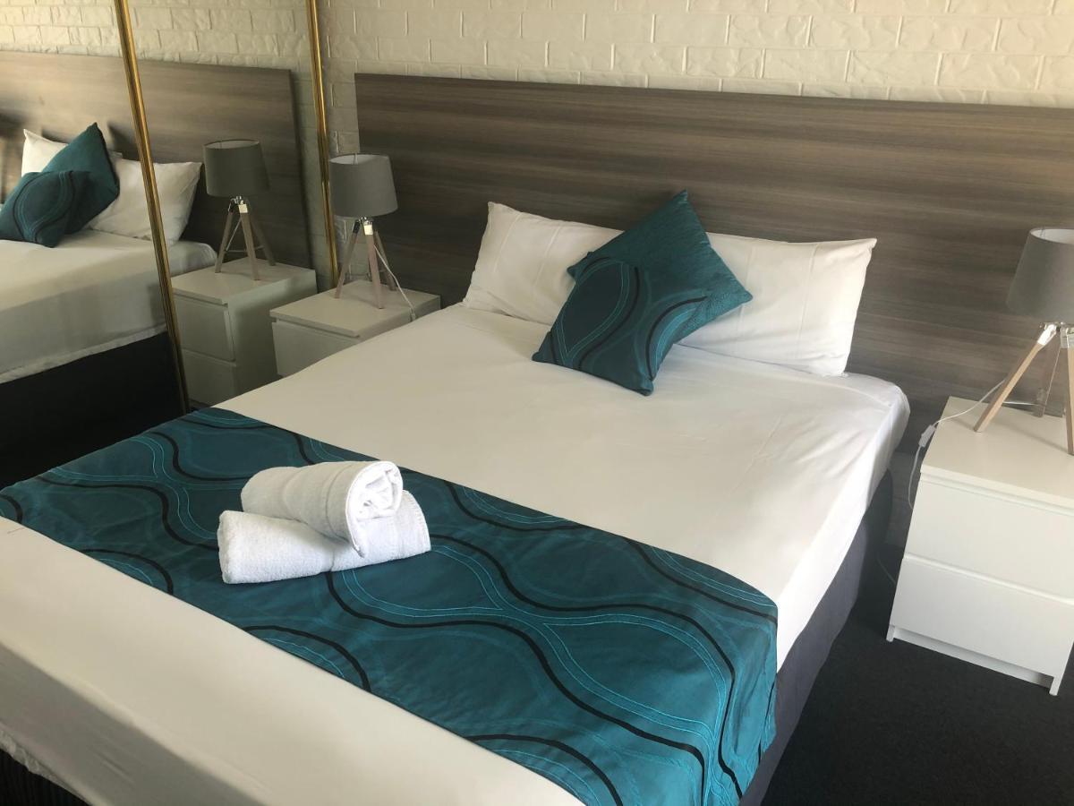 Bribie Waterways Motel Bongaree Екстер'єр фото
