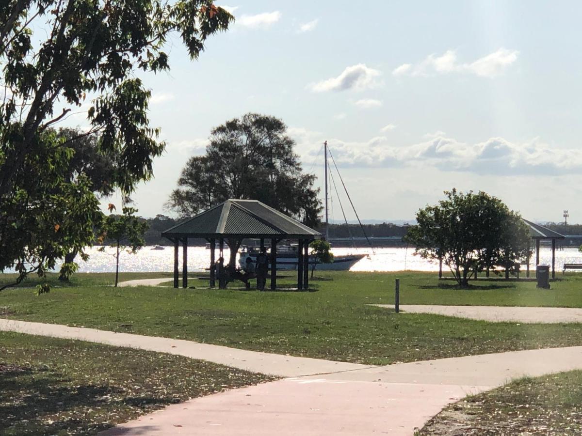 Bribie Waterways Motel Bongaree Екстер'єр фото